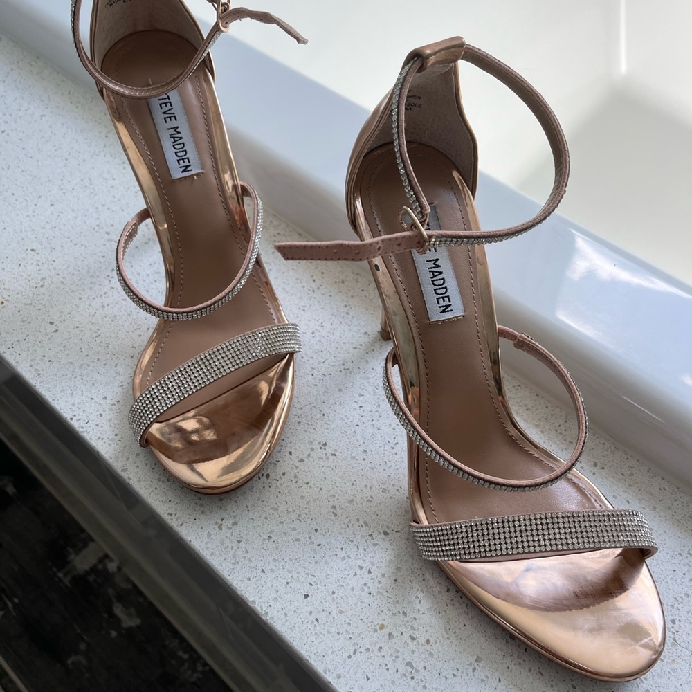 Steve Madden rose gold pumps